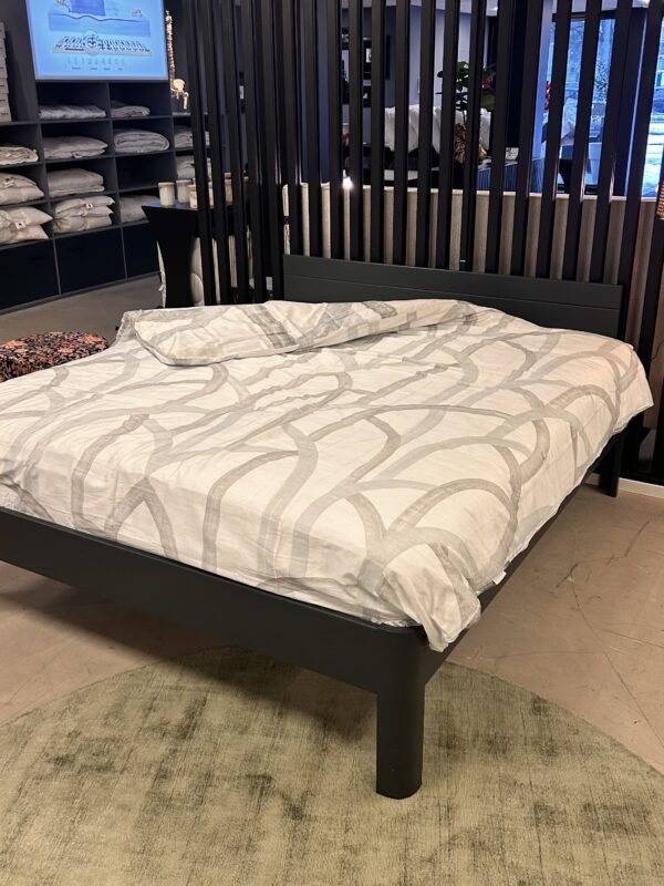 Houten ledikant showroom model massief houten bed 2
