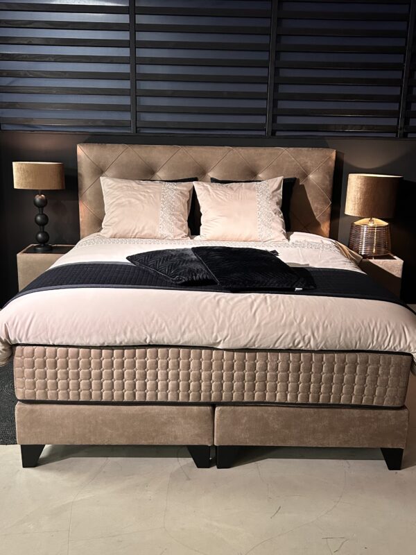 Serta showroom model